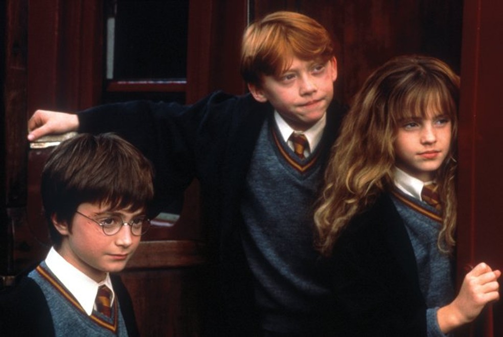  Daniel Radcliffe, Rupert Grint e Emma Watson no primeiro filme da série, 'Harry Potter e a pedra filosofal', lançado em 2001 (Foto: Divulgação)