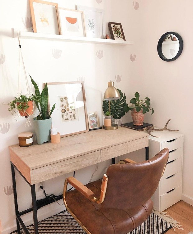 Um home-office super estiloso para um espaço pequeno (Foto: Reprodução / Pinterest)