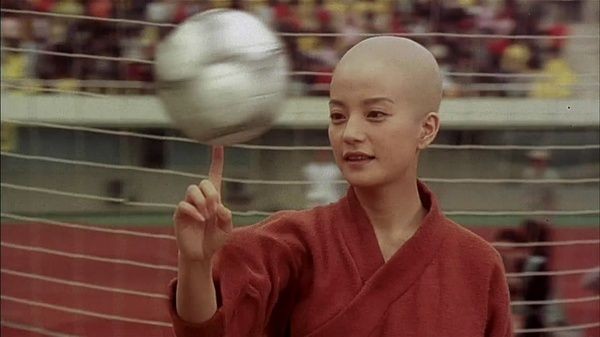 A atriz Zhao Wei em cena de Kung-Fu Futebol Clube (2001) (Foto: Reprodução)
