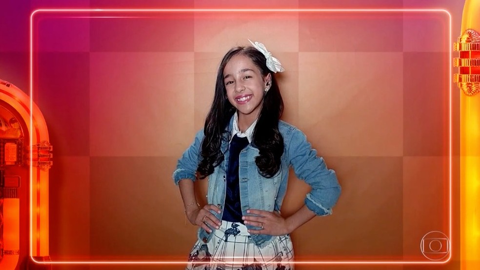 Manu Guimarães canta na semifinal do 'The Voice Kids' — Foto: TV Globo