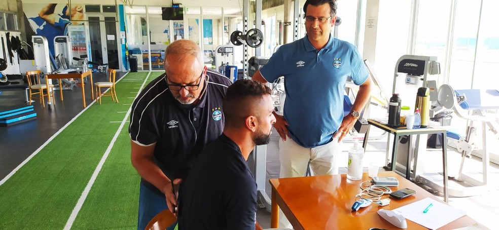 Jogadores do Grêmio passaram por exame ainda no mês de março — Foto: Divulgação/Grêmio
