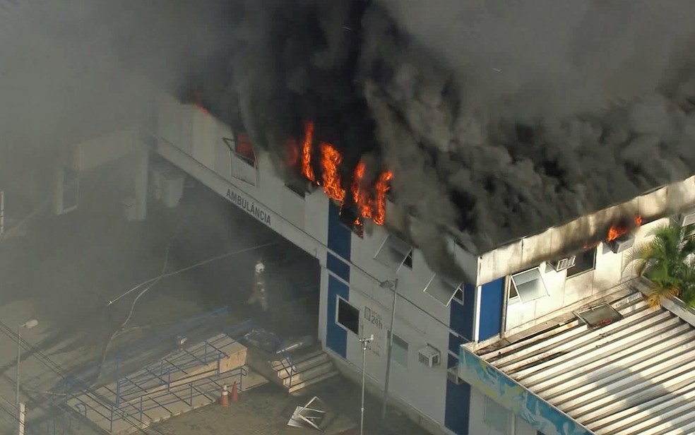 Fogo atinge Hospital Lourenço Jorge, na Barra da Tijuca, Zona Oeste do Rio — Foto: GloboNews