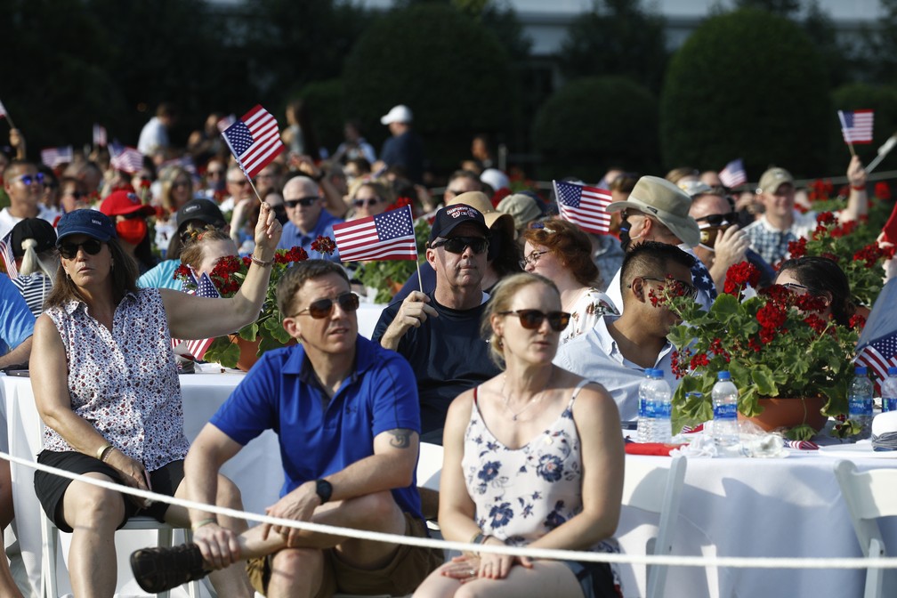 Convidados sem máscara durante evento na Casa Branca neste sábado (4), dia da Independência dos EUA — Foto: Patrick Semansky/AP Photo