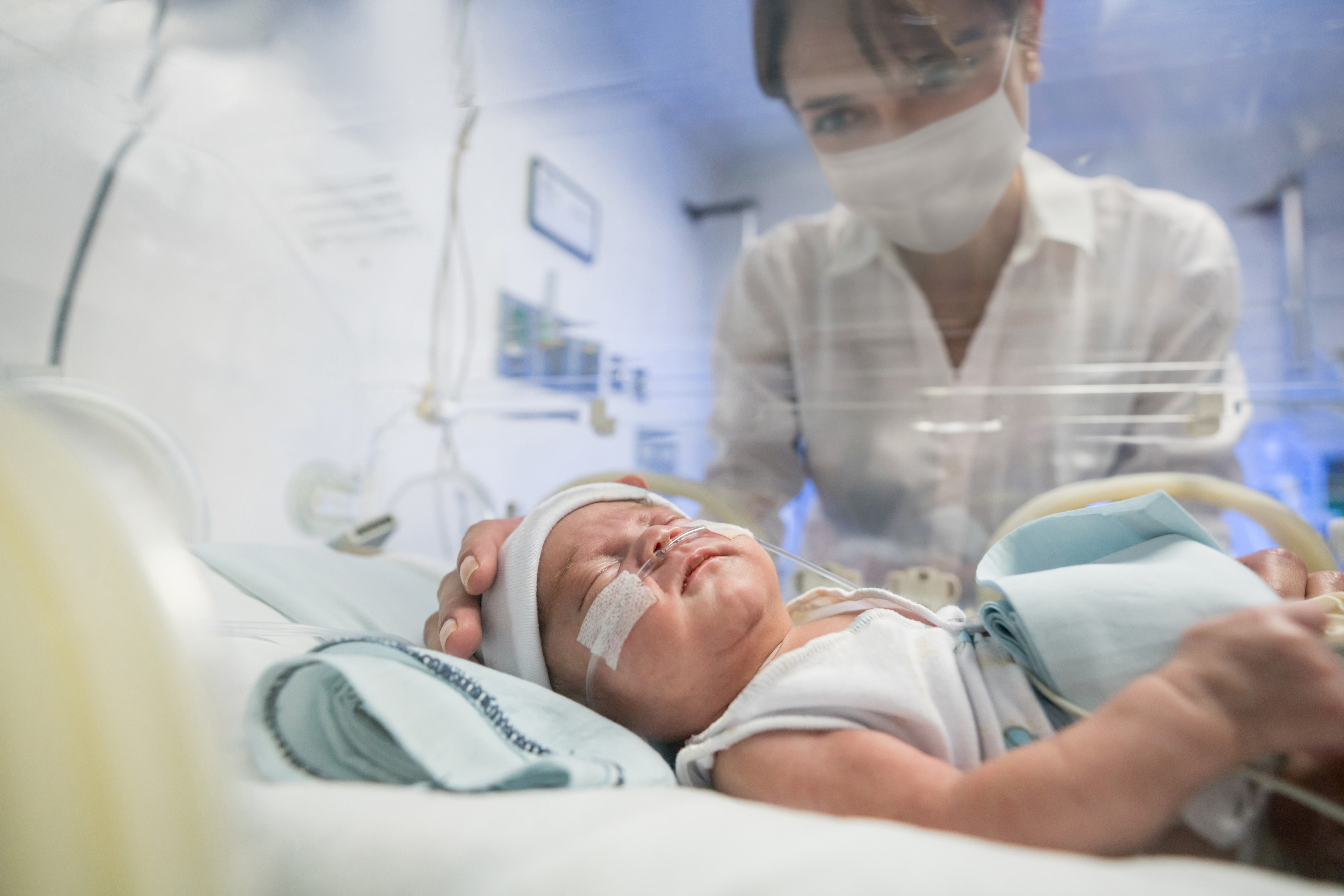Proporção de bebês hospitalizados aumentou com a Ômicron, diz estudo britânico (Foto: Getty)