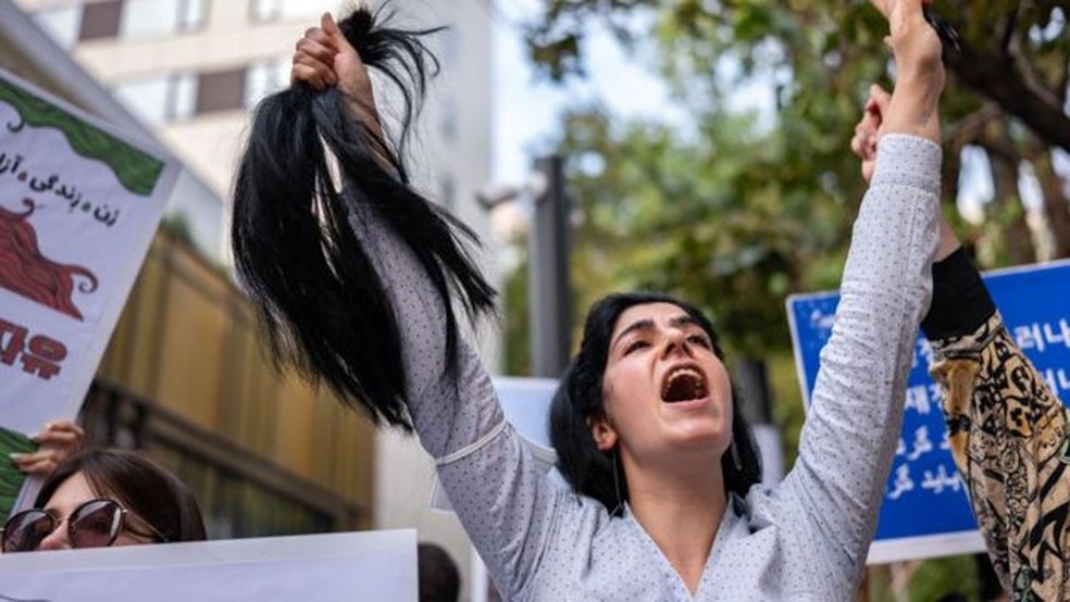 Ato de cortar o cabelo teve vários significados na história — Foto: GETTY IMAGES/via BBC