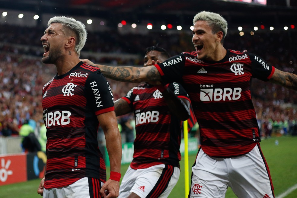 Arrascaeta, Pedro e Rodinei comemoram gol do Flamengo contra o São Paulo — Foto: Gilvan de Souza/Flamengo