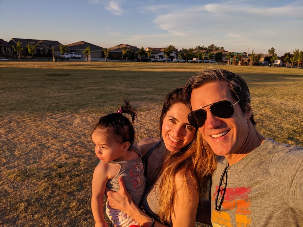 Carlos Machado com a mulher Ivy e a filha Luna na Califórnia, onde moraram antes de se mudarem para Orlando   — Foto: Arquivo pessoal 