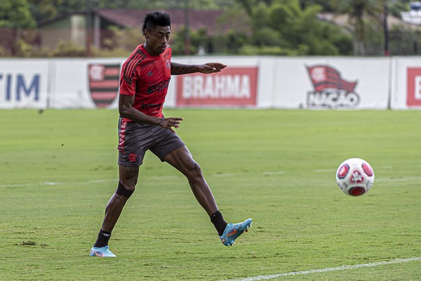 Recuperado de contusão, o atacante Brunho Henrique pode fazer sua primeira partida em 2022 (Foto: Paula Reis / Flamengo)