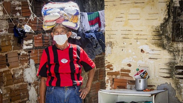 'O que tem aliviado a situação são algumas cestas básicas que algumas pessoas doam por caridade', conta Sandra Maria (Foto: Jonas Rio via BBC Brasil)