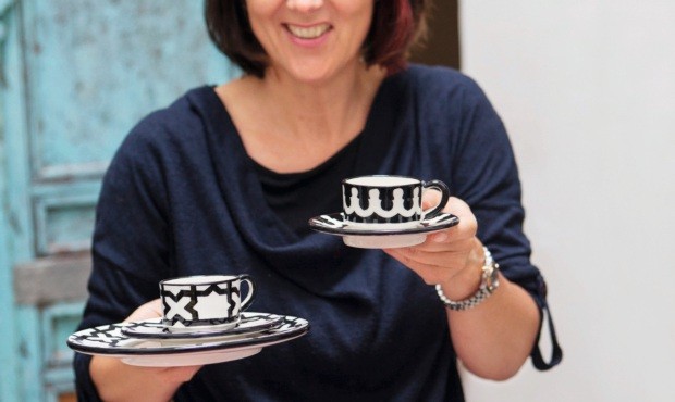 Xícaras em preto e branco: versão moderna das porcelanas marroquinas (Foto: Lufe Gomes / Editora Globo)