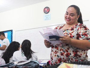 Professora faz amizades através de cartas enviadas pelo Correio (Foto: Gustavo Almeida/G1)