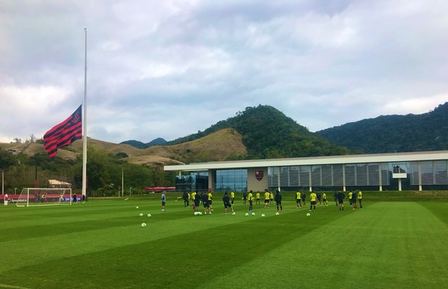 Flamengo faz último treino antes de viagem para Fortaleza; Cuéllar é liberado de atividade