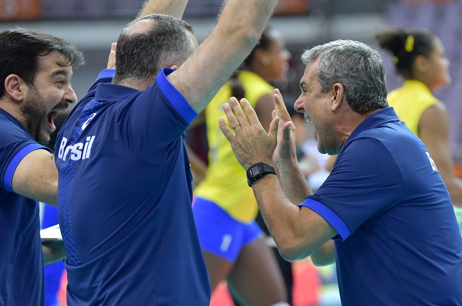 Depois de classificação dramática, Brasil enfrenta Sérvia na semifinal do Grand Prix