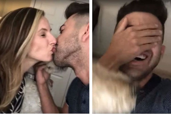 Chris Monroe beija a mãe em vídeo (Foto: Reprodução)