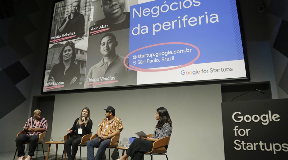 Da esquerda para a direita: Akin Abaz, Aline Landim, Thiago Vinicius e a mediadora Paula Sato (Foto: Divulgação)