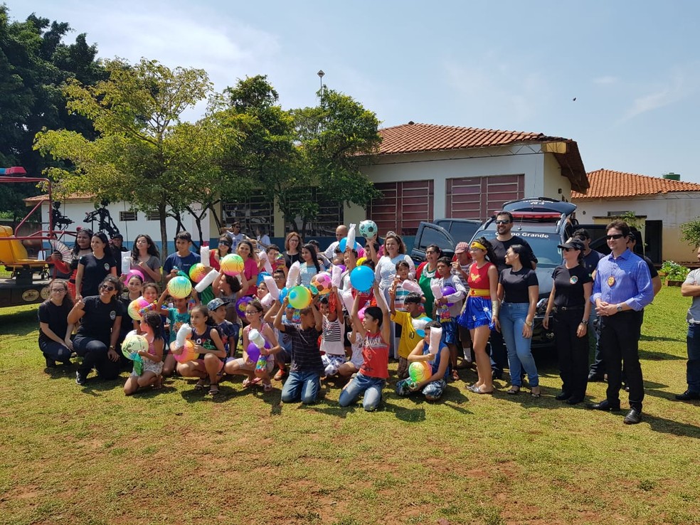 Ação da Polícia Civil de MS e empresários para crianças carentes  — Foto: Polícia Civil/Divulgação