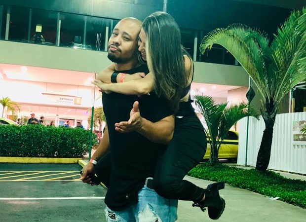 Antonio Carlos Bernardes e Karoline Menezes (Foto: Reprodução/Instagram)