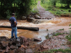 Ponte São Sebastião também foi destruída pela água (Foto: Elizete Bimello/Prefeitura de Alecrim)