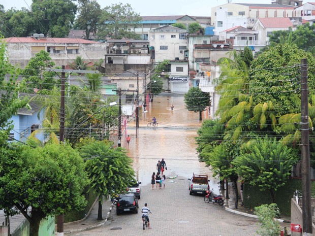 Centro de Juquiá ficou alagado após forte chuva (Foto: Júpter Darwin Furquim/Arquivo Pessoal)