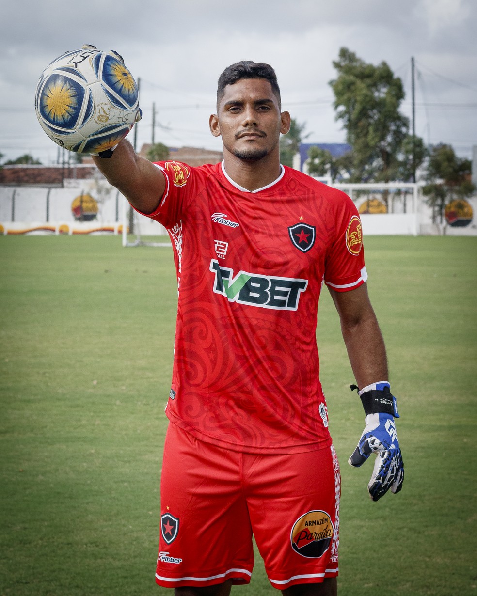 Uniforme de goleiros do Botafogo-PB — Foto: Cristiano Santos / Botafogo-PB