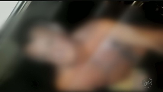 Pai de aluna flagra motorista de van escolar dirigindo pelado em Batatais; vídeo