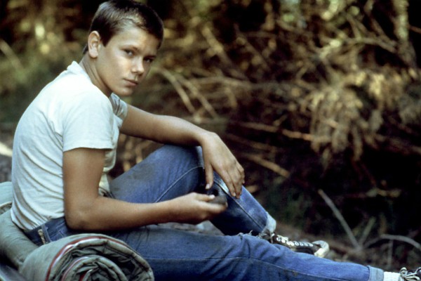 River Phoenix (1970-1993): Um dos quatro garotos do clássico ‘Conta Comigo’, intérprete do jovem Indiana Jones em ‘Indiana Jones e a Última Cruzada’ e irmão de Joaquin Phoenix, River também morreu de overdose, aos 23 anos. (Foto: Divulgação)