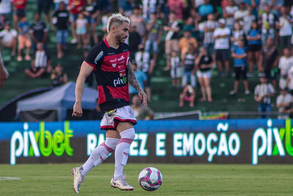 Dione fez uma grande temporada em 2022, mesmo com o rebaixamento da Raposa para a Série D — Foto: Samy Oliveira / Campinense