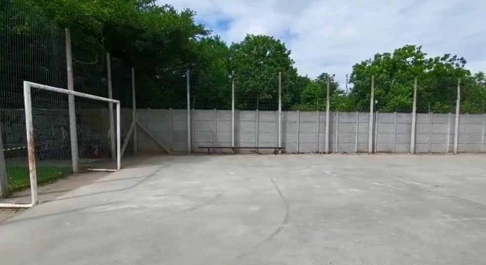 Quadra onde menino recebeu descarga elétrica em Pelotas — Foto: Reprodução/RBS TV