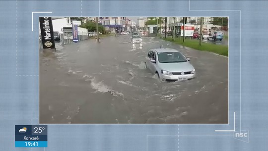 Pancadas de chuva causam alagamentos e queda de energia no Sul de SC