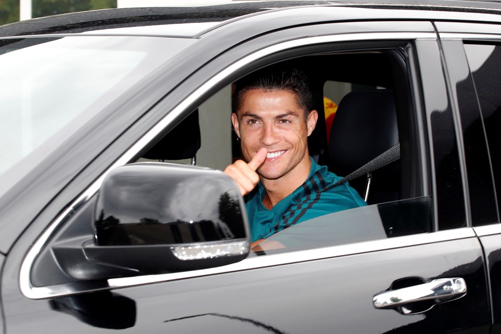 Cristiano Ronaldo chega ao CT da Juventus para passar por exames — Foto: Reuters