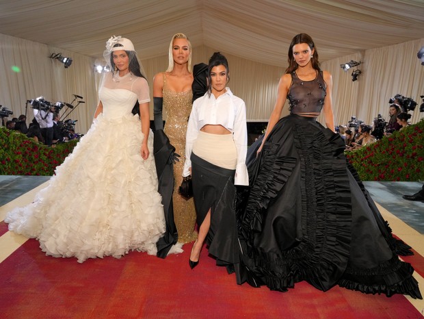 Kylie Jenner, Khloé Kardashian, Kourtney Kardashian e Kendall Jenner no Met Gala 2022 (Foto: Getty Images for The Met Museum)