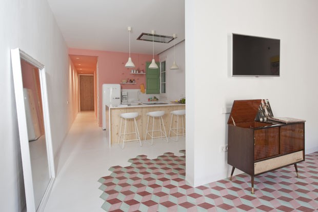 Apartamento colorido em Barcelona (Foto: Roberto Ruiz / divulgação)