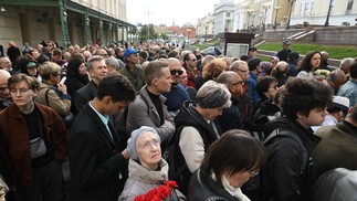 Russos fazem fila para participar de funeral de Mikhail Gorbachev, em Moscou, em 3 de setembro de 2022 — Foto: Natalia Kolesnikova / AFP