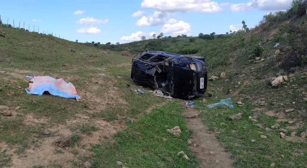 Idoso morre e quatro pessoas ficam feridas em acidente na SE-160 — Foto: BPRv