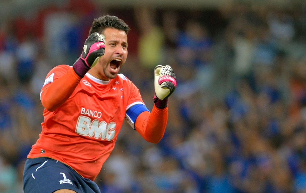 Fabio comemora pelo Cruzeiro — Foto: AFP