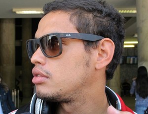 Cadu resume crise com torcida: ‘Nem chego a tocar na bola e já vaia’