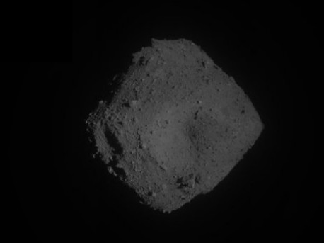 Amostras do asteroide Ryugu podem ajudar cientistas a descobrir mais sobre origens do Sistema Solar (Foto: Twitter @haya2e_jaxa)