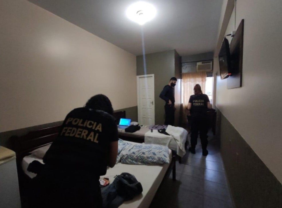 Polícia Federal cumpriu mandados de busca e apreensão e de prisão no sábado (5), em Epitaciolândia — Foto: Divulgação/Polícia Federal