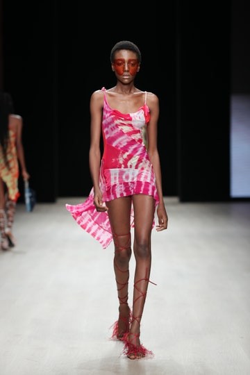 Elizabeth Osagie-Ero na Lagos Fashion Week (Foto: Reprodução/Instagram)