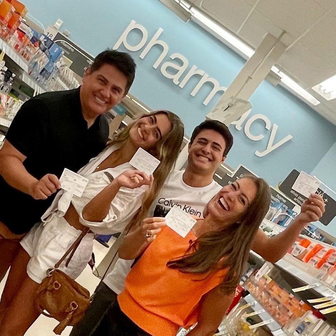 De férias nos EUA, César Filho e família se vacinam contra a Covid (Foto: Reprodução/Instagram)