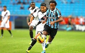 Guinazu e Zé Roberto Gremio e Vasco (Foto: Lucas Uebel / Grêmio FBPA)