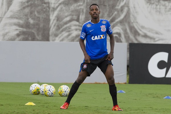 Lateral-esquerdo se inspira em Arana e quer brigar por vaga no Corinthians