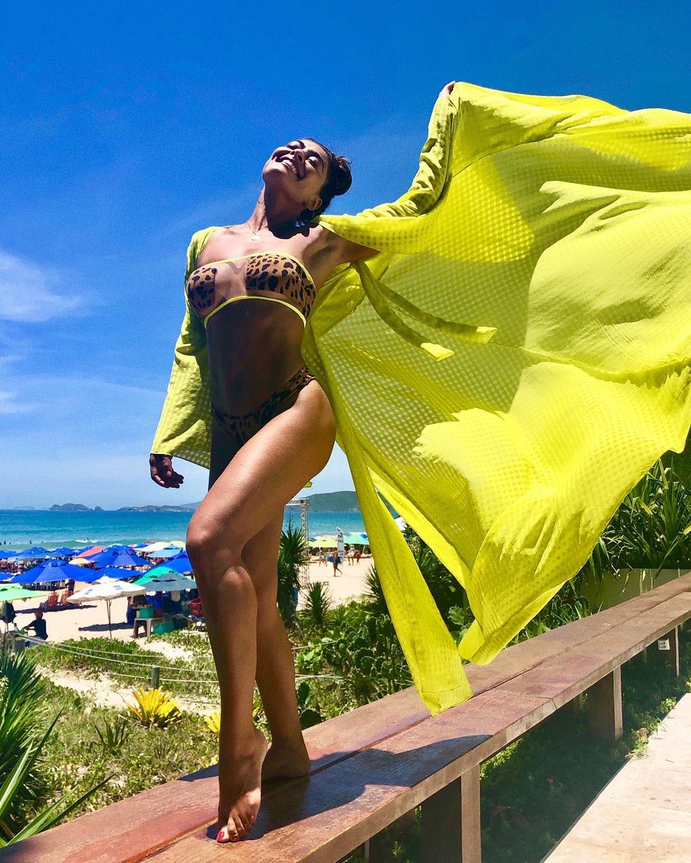 Pertinho do Carnaval, Juliana Paes está bem resolvida com seu corpo: 'Se a perna não está tão delineada, isso é o de menos, tudo bem' — Foto: Reprodução/Instagram