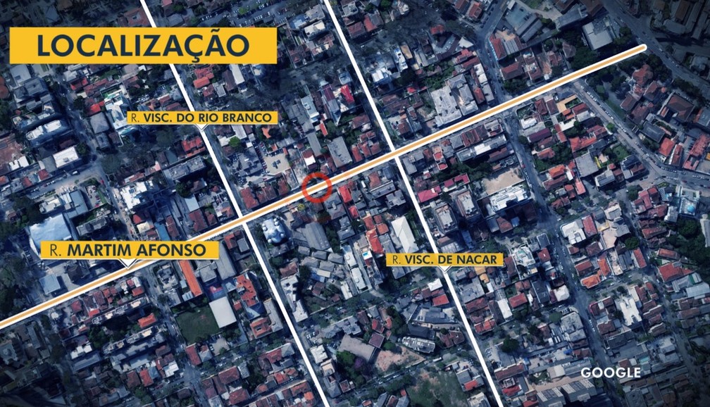 Idoso foi retirado de dentro de casa, no bairro Mercês, por volta das 23h. — Foto: Reprodução/RPC