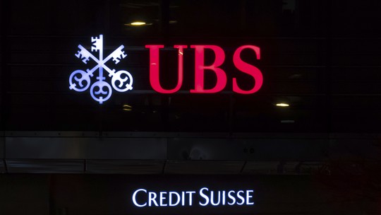 Ação do UBS cai 8% após aquisição do Credit Suisse; papéis de bancos europeus anotam perdas