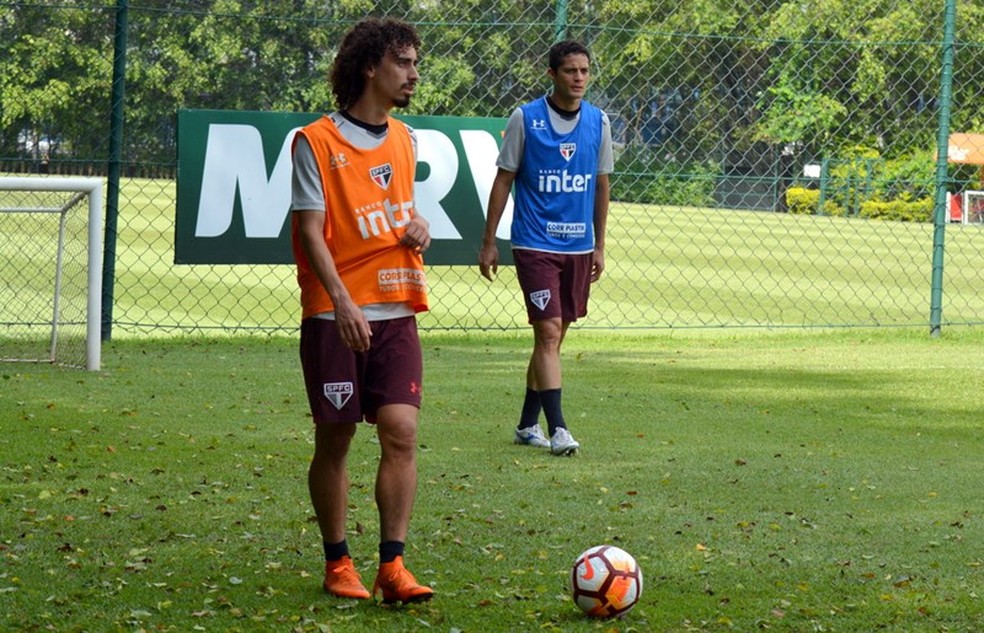 Valdivia e Anderson Martins treinam no CT (Foto: Érico Leonan / www.saopaulofc.net)