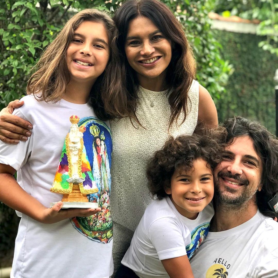 Dira Paes posta foto em família no Instagram (Foto: Reprodução/Instagram)