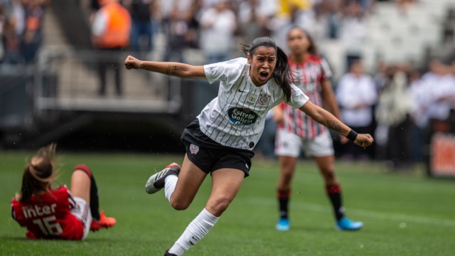 Victoria Albuquerque comemora gol do Corinthians contra o São Paulo na decisão do Paulistão Feminino