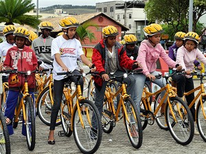 Prefeitura de Bicas entrega bicicletas para alunos da rede pública de ensino (Foto: Milene Durão/Divulgação)