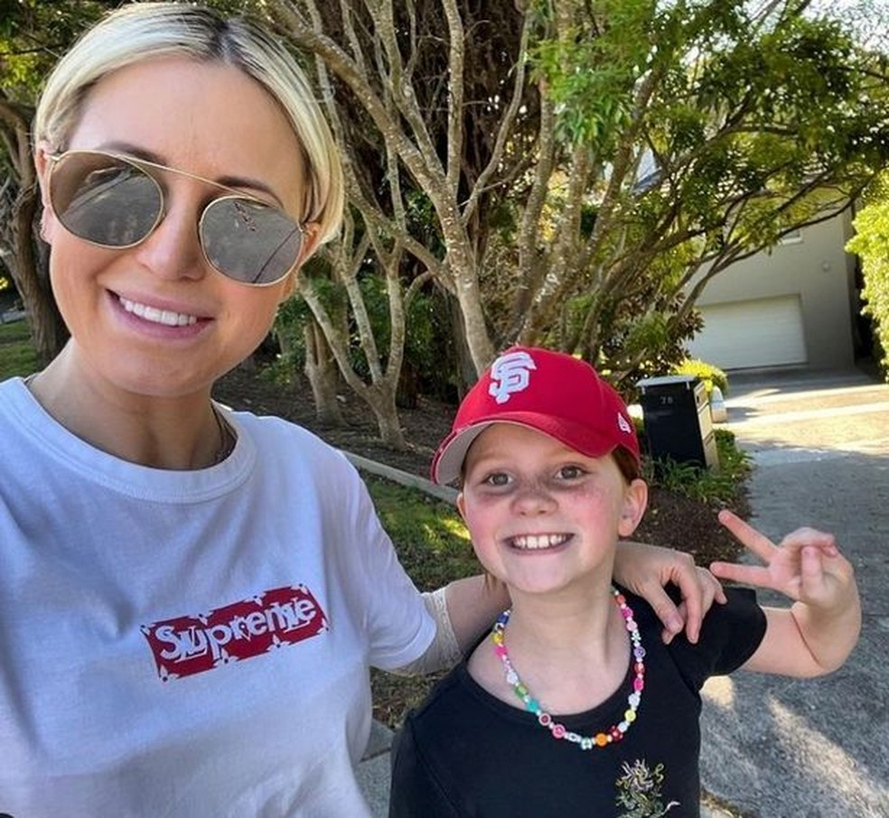 A menina faturou milhões vendendo brinquedos online — Foto: Reprodução/The Mirror